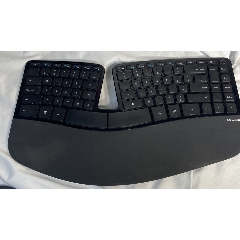 Microsoft Sculpt Ergonomic‎ Desktop KEYBOARD Model 1559 No USB Dongle Not Tested